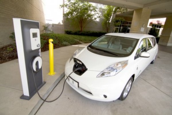 Singurul Nissan Leaf din lume, de vânzare